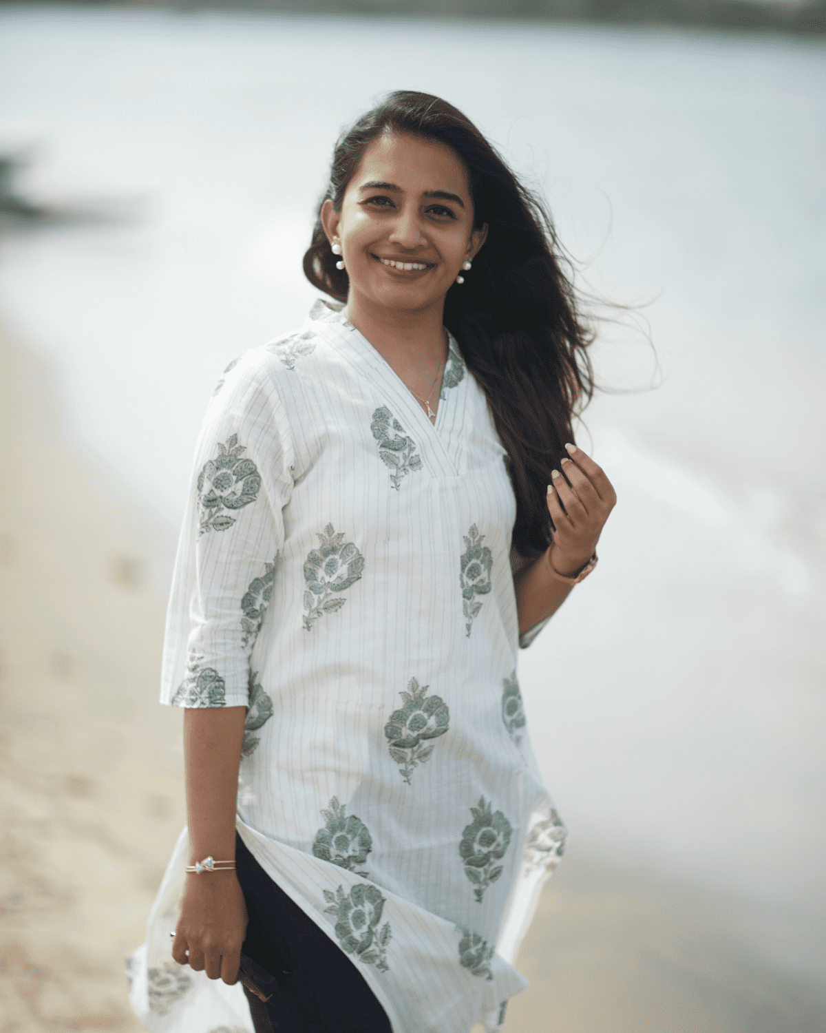 White Flat V-Neck Cotton Kurta